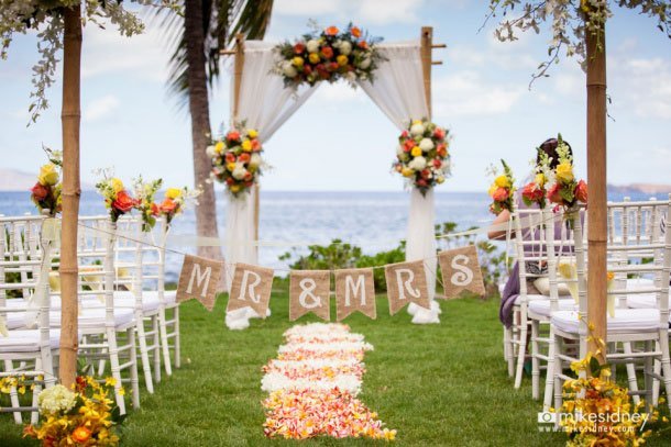 décoration de cérémonie de mariage tropical de couleur peche